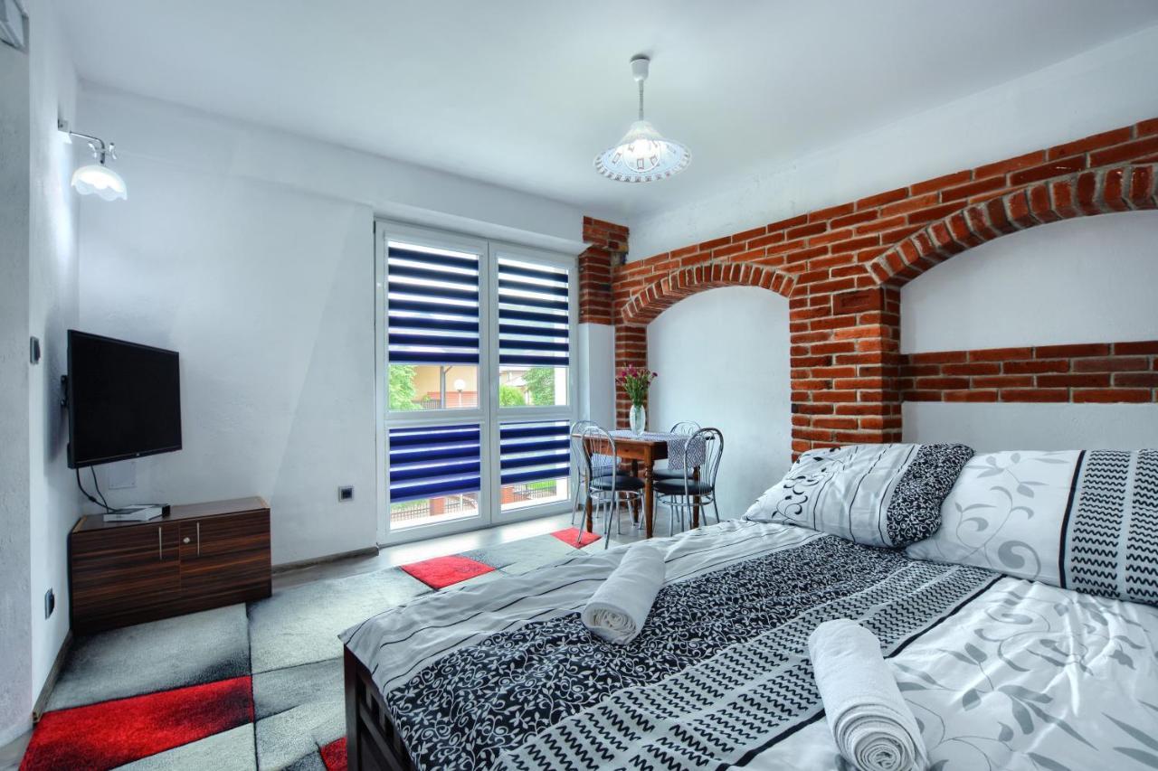 Ceglany Apartament Устшики Долне Екстериор снимка