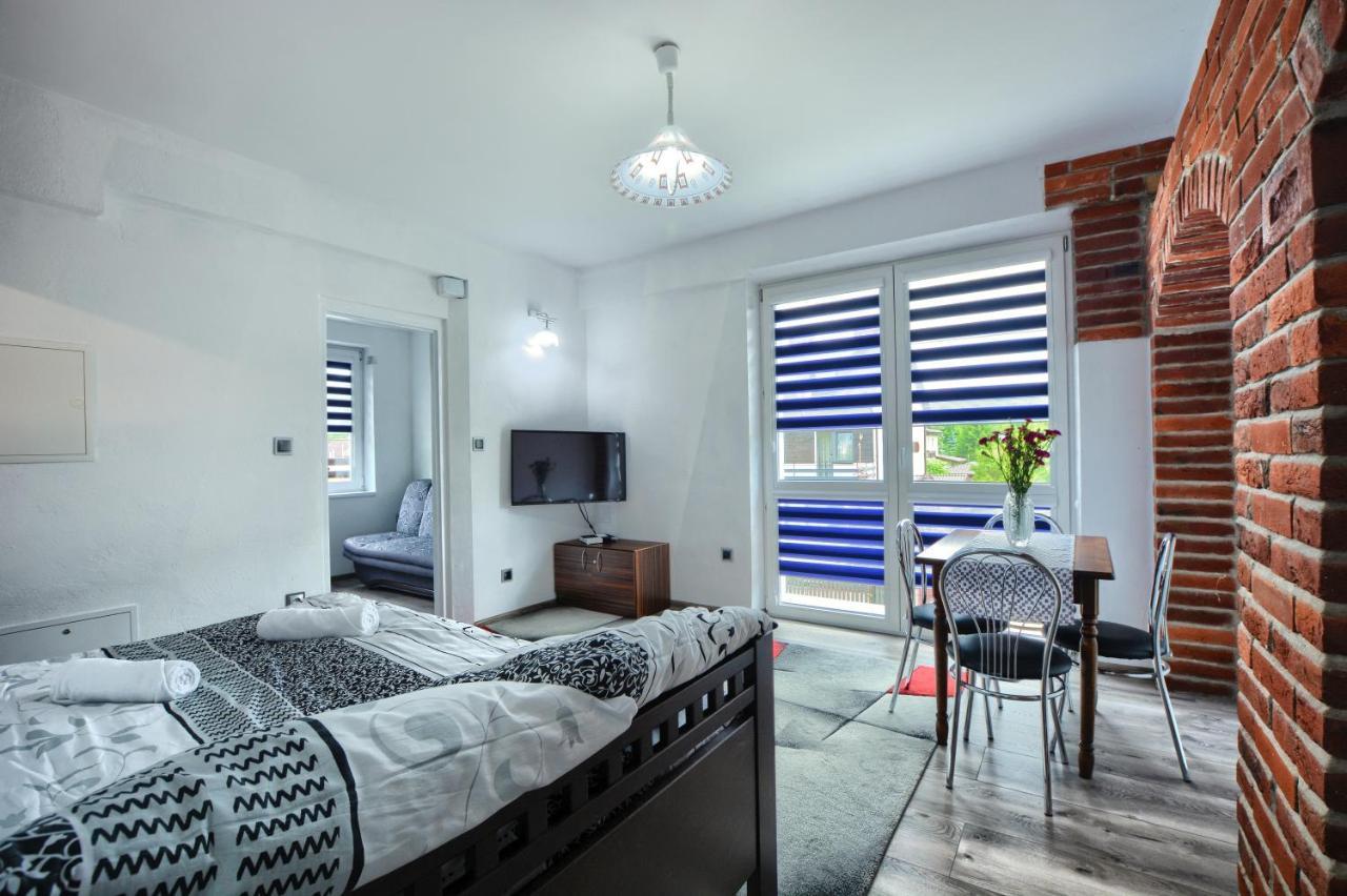 Ceglany Apartament Устшики Долне Екстериор снимка