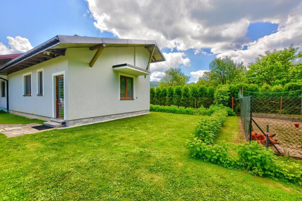 Ceglany Apartament Устшики Долне Екстериор снимка