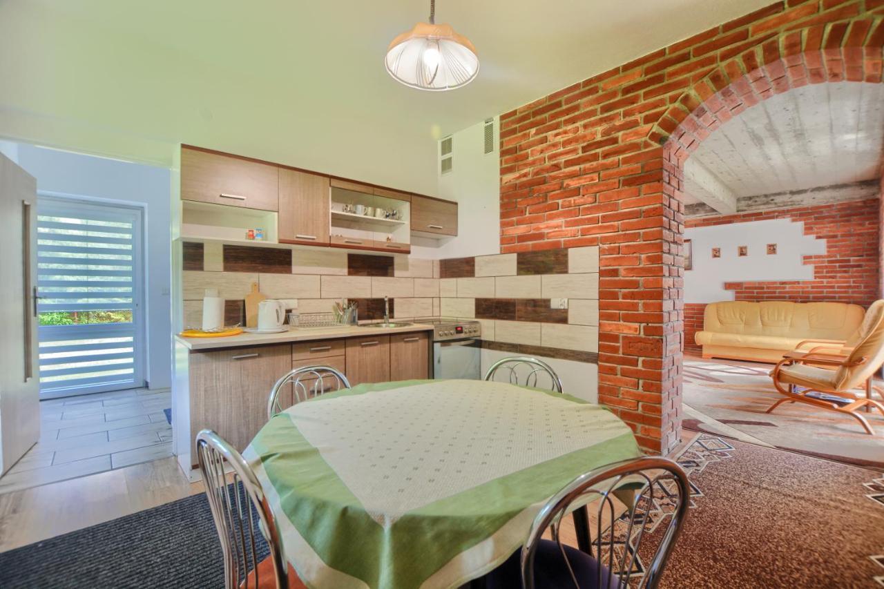 Ceglany Apartament Устшики Долне Екстериор снимка